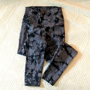SOLD Lululemon full length yoga leggings